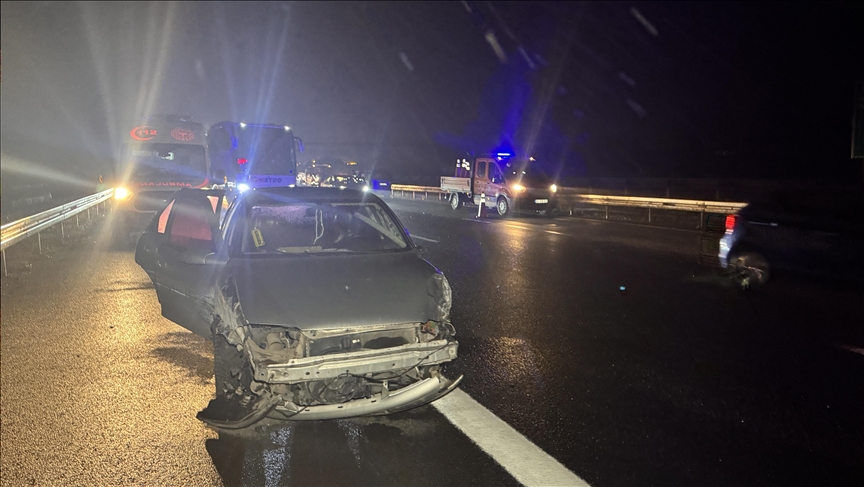 Li Boluyê otomobîl û wesayîteke bazirganiyê ya sivîk li hev qelibîn, 9 kes birîndar bûn