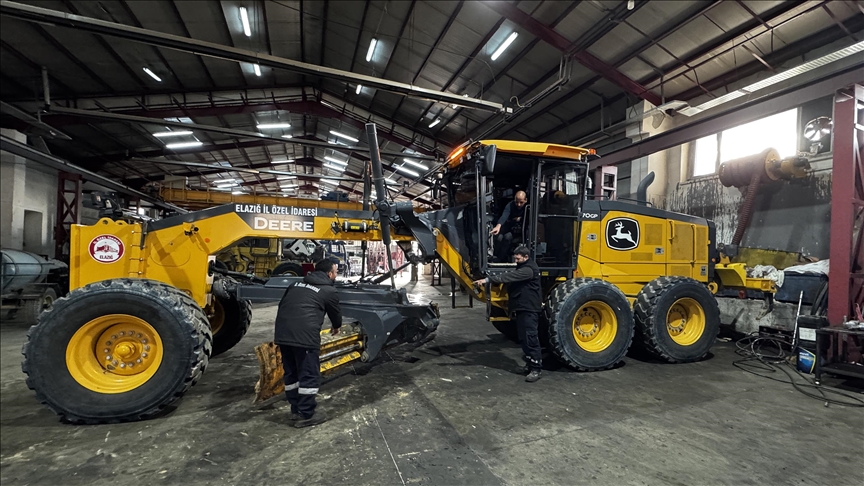 Doğu'da "kar kaplanları" kış mesaisine hazır