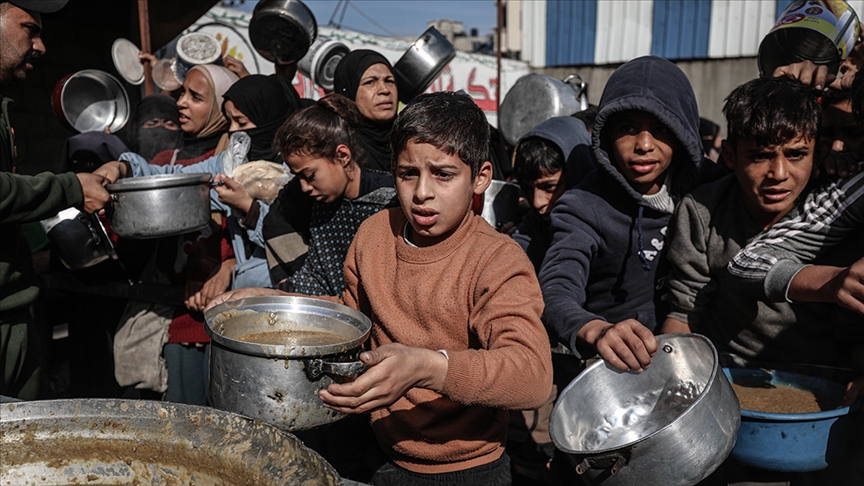 AB Komisyonu: Gazze'ye yardım damla damla değil, sel gibi akmalı
