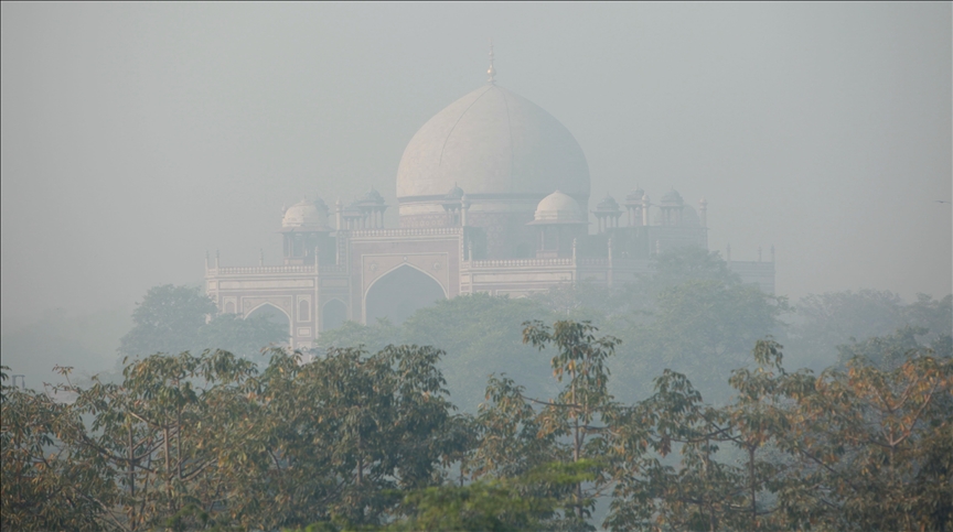 Dense fog amid toxic pollution disrupts air traffic in Indian capital