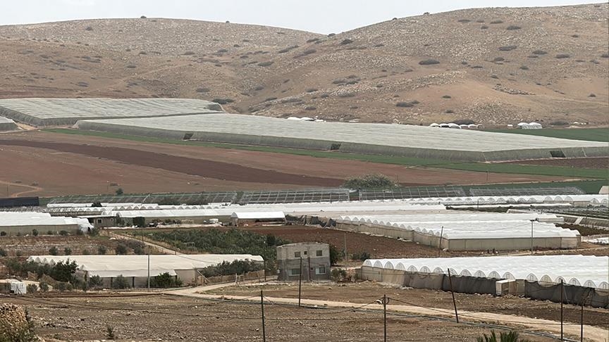 يبتلع الماء والغذاء بالضفة.. مخاوف فلسطينية من جدار إسرائيلي جديد (تقرير)