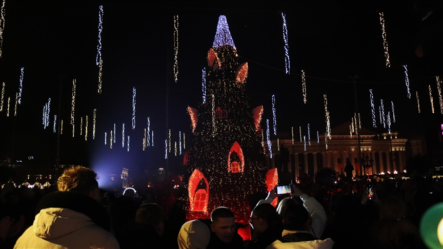 Скопје украсено за новогодишните празници
