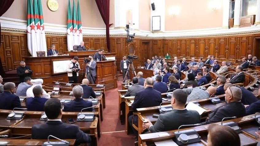 الجزائر تناقش مشروع قانون لتجريم الاستعمار الفرنسي ولمعاقبة مروجيه