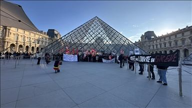 Muzeu i Luvrit në Paris mbyll dyert, stafi nis grevën për shkak të kushteve të punës