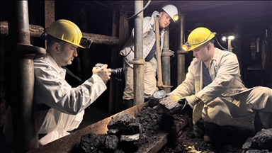 Madencilerin "kara elmas" mesaisi, fotoğraf karelerinde ölümsüzleşiyor