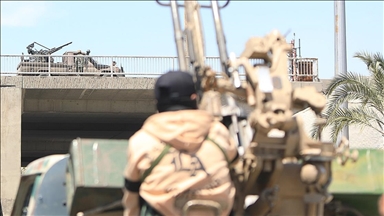 Suriye'nin Suveyda kentinde güvenlik güçleri ile yasa dışı silahlı gruplar arasında çatışma çıktı