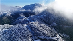 Yaralıgöz Dağı'ndaki kar ve sis dron ile görüntülendi