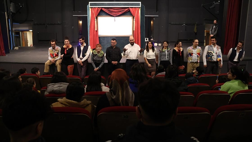 Erzurum'da devlet korumasındaki çocuklar tiyatro ve sanatla buluştu