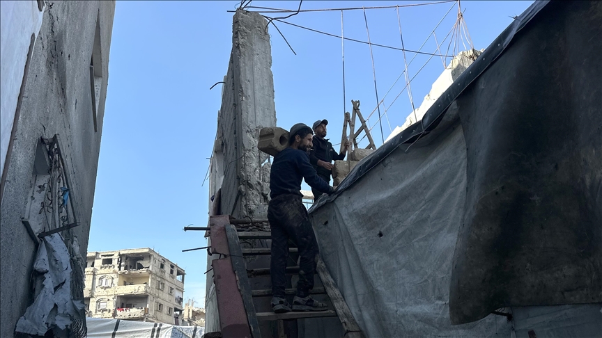 Раселените семејства се враќаат во оштетените домови во Газа, камповите поплавени од дождови