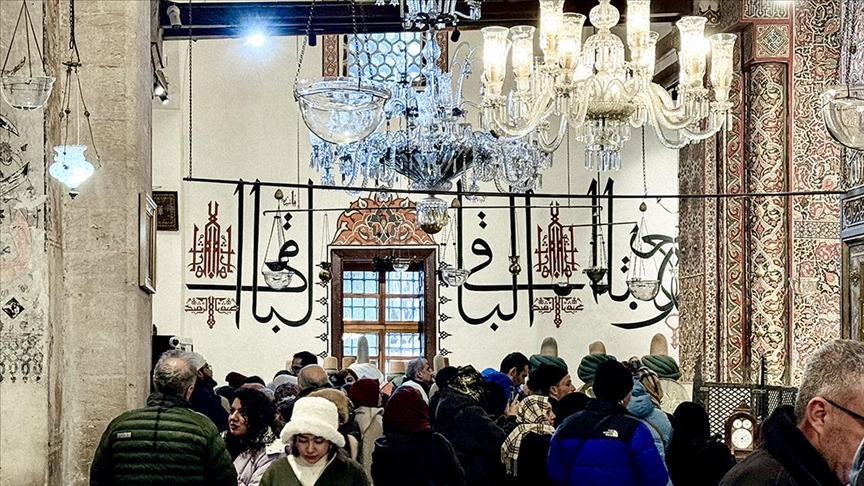 Mevlana, dünyanın farklı ülkelerinden gelen turistleri Konya'da buluşturuyor