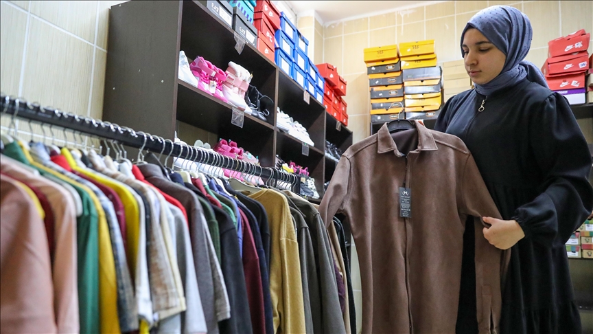 Gönüllü öğretmenler destek için yetim ve öksüz çocuklar ile hayırseverler arasında köprü oldu