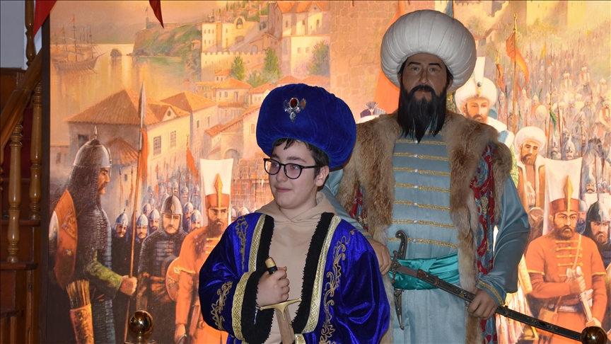 Padişahların hayatını Kanuni Sultan Süleyman Osmanlı Kültür Evi\'nde öğreniyorlar