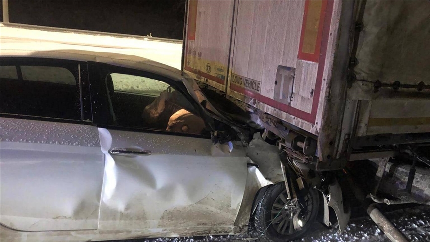 Li Qersê ajokarê otomobîlê yê ku li tirê qelibî birîndar bû