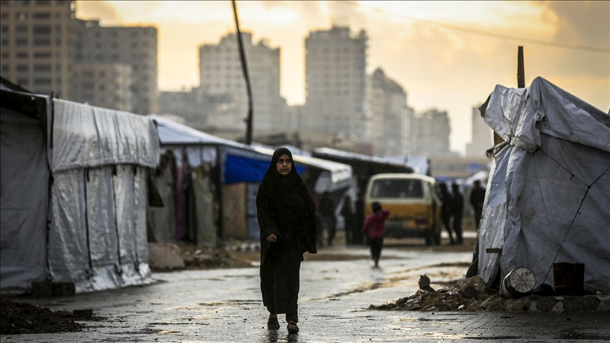 Miles de tiendas de campaña y un hospital inundadas por fuertes lluvias en la Franja de Gaza