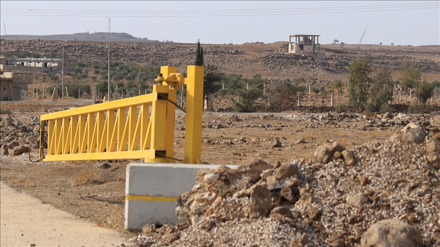 Israeli forces detain 3 Syrians in new Quneitra raid