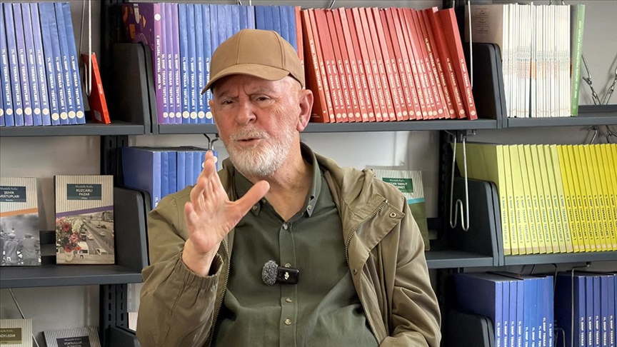 Yazar Mustafa Kutlu\'ya \