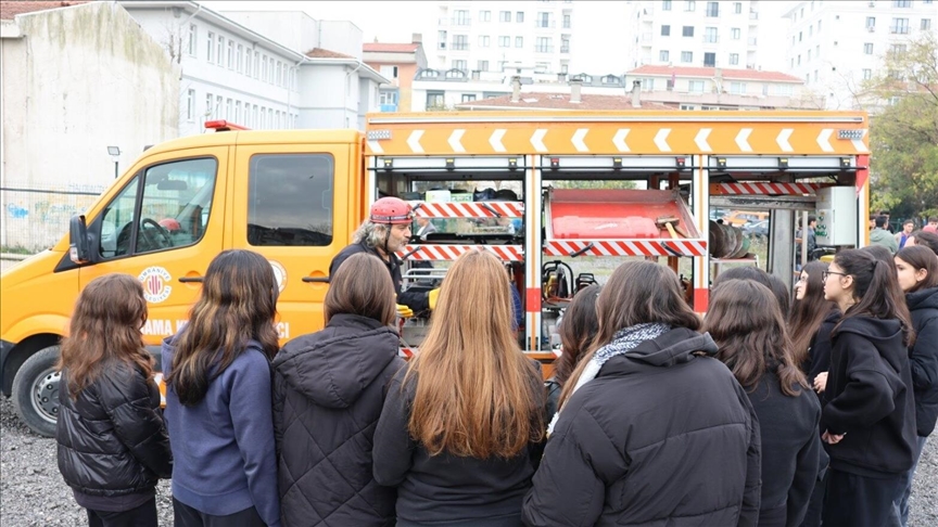 Ümraniye Belediyesinden liselerde arama kurtarma eğitimi