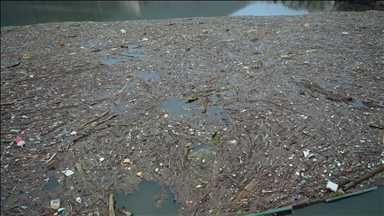  Словачка: Волонтери со акција за чистење на отпадот насобран кај браната Ружин