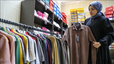 Gönüllü öğretmenler destek için yetim ve öksüz çocuklar ile hayırseverler arasında köprü oldu