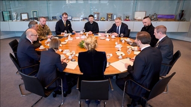 Zelensky appelle l’Europe à « faire payer l’agresseur » lors de discussions aux Pays-Bas