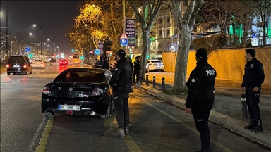 İstanbul'da polis ekipleri kent genelinde uygulama yaptı