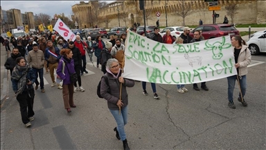 Француските земјоделци блокираа неколку автопати за време на протестите