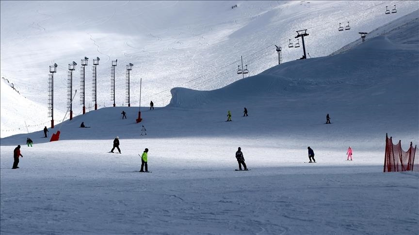 Li navendên xweşiqitandinê sitûriya berfê ya herî zêde, bi 55 santêman va li Palandokenê hat pîvan