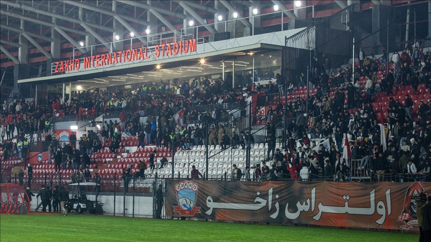 Rayedarên Iraqî tereftarên Zaxo Sporê yên ku xelata "Tereftarê Salê" yê FIFAyê hilda pîroz kir