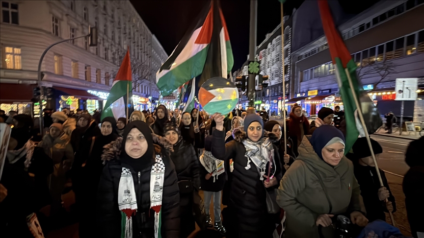 برلين.. مسيرة بالفوانيس تضامنا مع أطفال فلسطين