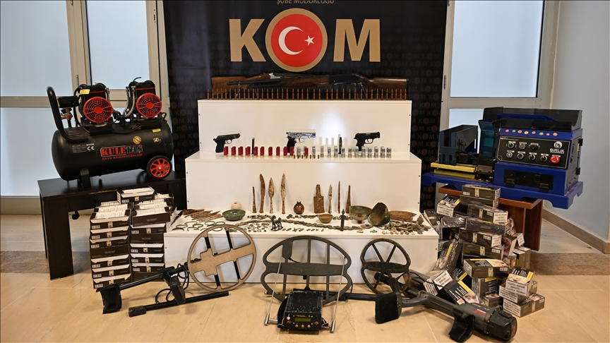 Li Mûşê çek, muhîmat, polik û obje hatin bidestxistin