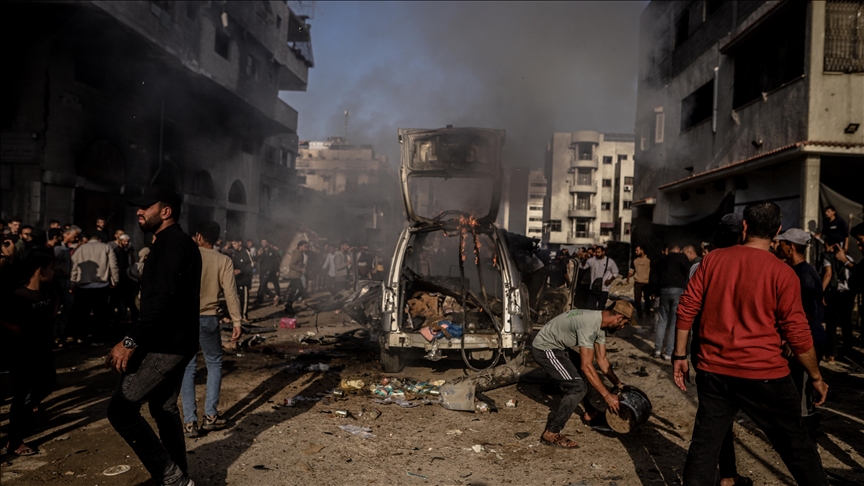 إصابة فلسطينيين بقصف إسرائيلي استهدف سيارة وسط غزة 