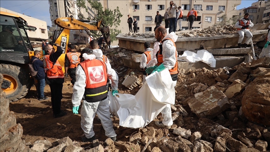 انتشال 6 فلسطينيين إثر انهيار سقف منزلهم بفعل العاصفة غربي غزة 