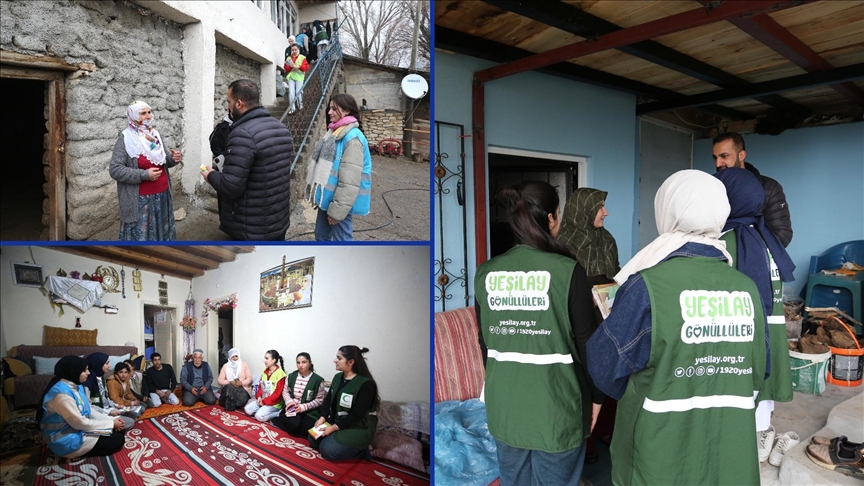 Muş'ta Yeşilay ekipleri köylere giderek ailelere bağımlılığın zararlarını anlatıyor