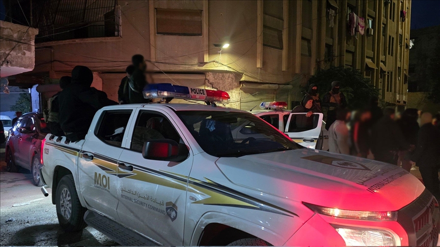 دمشق.. توقيف عنصر مرتبط بـ"داعش" وضبط أسلحة وذخائر 