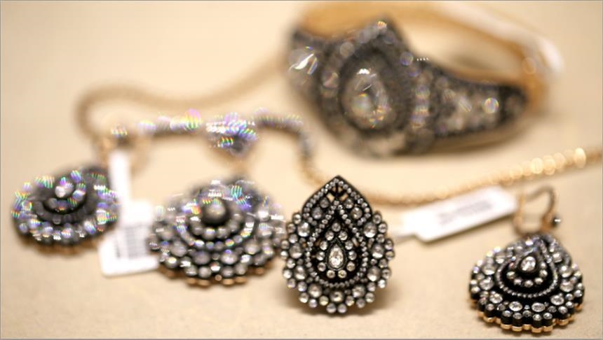 الفضة تقفز إلى مستوى قياسي يتجاوز 66 دولارا للأونصة