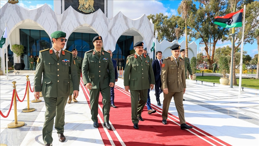 قائد الجيش الباكستاني يزور بنغازي لبحث ملفات ذات اهتمام مشترك