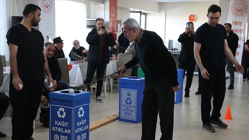 Edirne\'de huzurevi sakinleri sıfır atık parkurunda yarıştı