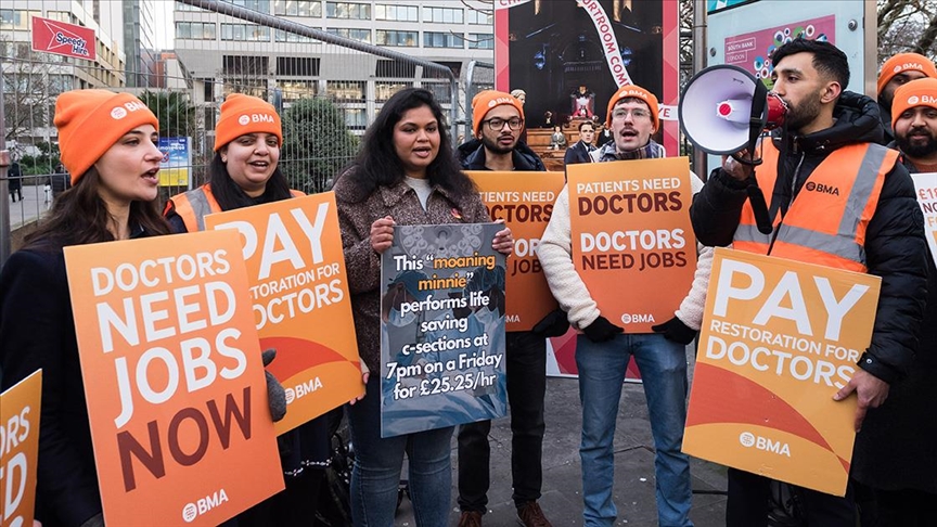İngiltere\'de pratisyen hekimler 5 günlük grev başlattı