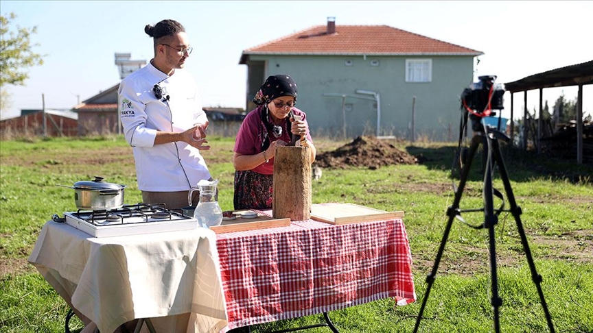 Üniversite öğrencisi Trakya'nın unutulan lezzetlerini kayıt altına alıyor