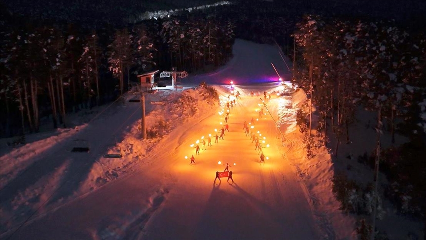 صاري قامش التركية.. افتتاح موسم التزلج بعرض بالمشاعل