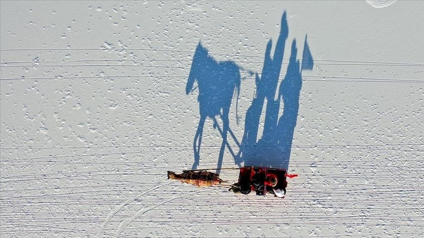 Li ser Gola Çildirê ya beşek bi qismî cemed girt kelecana xizeka hespan dest pê kir