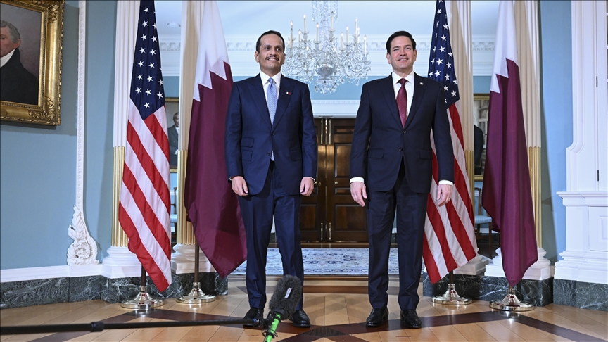 وزير الخارجية الأمريكي يلتقي رئيس الوزراء القطري بواشنطن