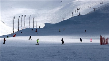 Li navendên xweşiqitandinê sitûriya berfê ya herî zêde, bi 55 santêman va li Palandokenê hat pîvan