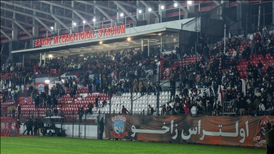 Rayedarên Iraqî tereftarên Zaxo Sporê yên ku xelata "Tereftarê Salê" yê FIFAyê hilda pîroz kir