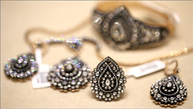 الفضة تقفز إلى مستوى قياسي يتجاوز 66 دولارا للأونصة