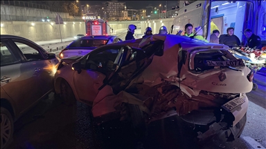 Li Stenbolê di qezaya ku 7 wesayît tevlê bûn da, 7 kes birîndar bûn