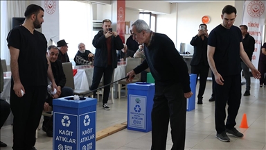Edirne'de huzurevi sakinleri sıfır atık parkurunda yarıştı