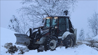 Kastamonu'da köy yolları karla mücadele ekiplerinin çalışmasıyla açılıyor