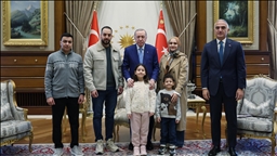 أردوغان يستقبل أسرة الطفلة "هند رجب" التي قتلتها إسرائيل