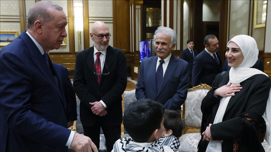 الرئيس أردوغان يستقبل أسرة مصور الأناضول بغزة علي جاد الله